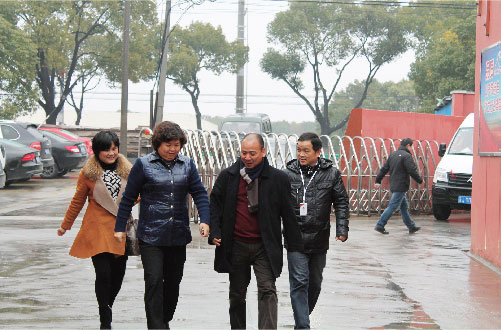 上海市松江区叶榭镇柴亚华镇长莅临成人免费看片APP上海生产中心参观指导