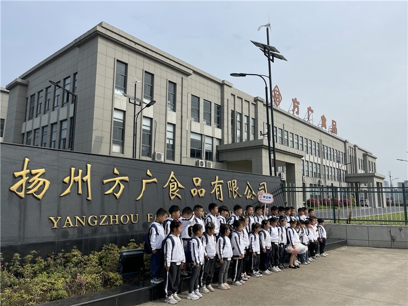 探工厂品辅食——成人免费看片APP扬州工厂迎来龙年首批幼儿园儿童参观团